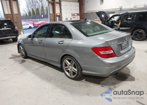 2012 Mercedes-Benz C 250 Sport из США, поврежденный, VIN WDDGF4HB4CR216921
